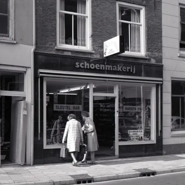 Historische zwart-witfoto van oorspronkelijke winkelpand – centrum Utrecht