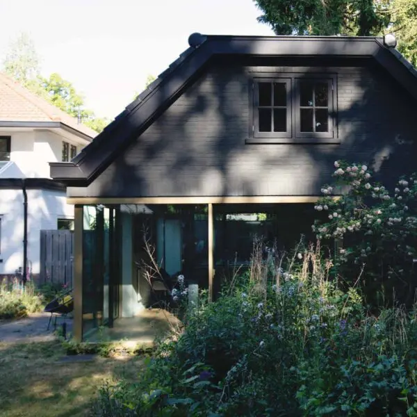 Kantoorruimte met grote ramen en lichtinval – jaren ’30 woning Kerckebosch Zeist