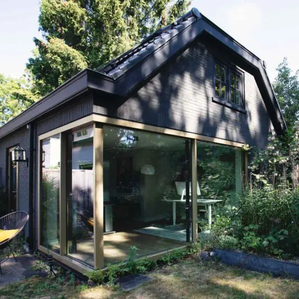 Interieur kantoor met houten bureau en planten – jaren ’30 woning Kerckebosch Zeist