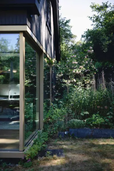 Hoekpui van kantoor met tuinreflectie – Kerckebosch Zeist