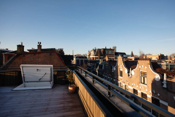 Panorama van dakterras met houten vloer – Buiten Wittevrouwen Utrecht