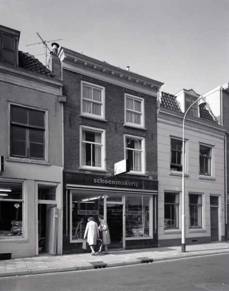 Historisch straatbeeld met winkels – centrum Utrecht