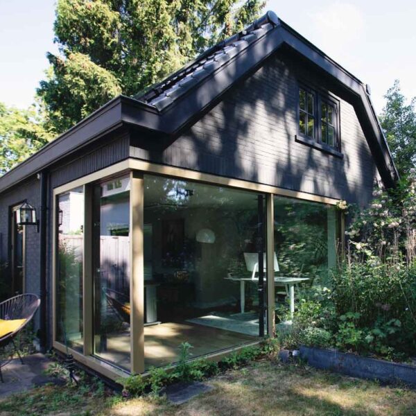 Interieur kantoor met houten bureau en planten – jaren ’30 woning Kerckebosch Zeist