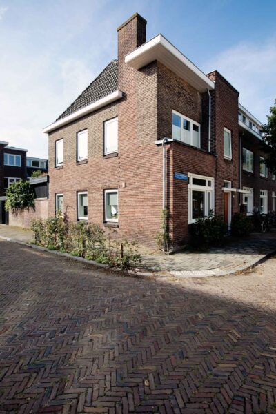 Hoekaanzicht woning met nieuwe uitbouw – Tuinwijk Oost Utrecht