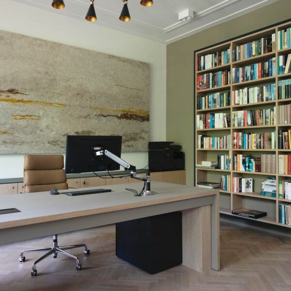 Luxe thuiswerkplek met maatwerk kast in herenhuis Wilhelminapark Utrecht